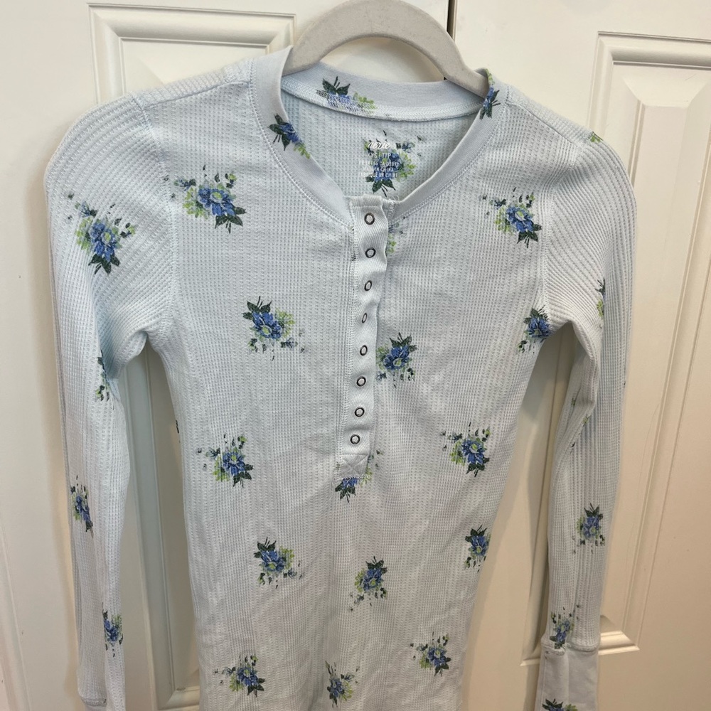 women’s aerie waffle-knit long sleeve half button up size xs